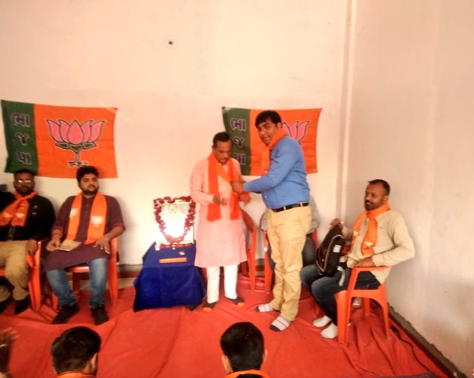 51DixitDAVE's tweet photo. #chotta udepur Lokshbha itsm team mitting. https://t.co/LBneiBPro0