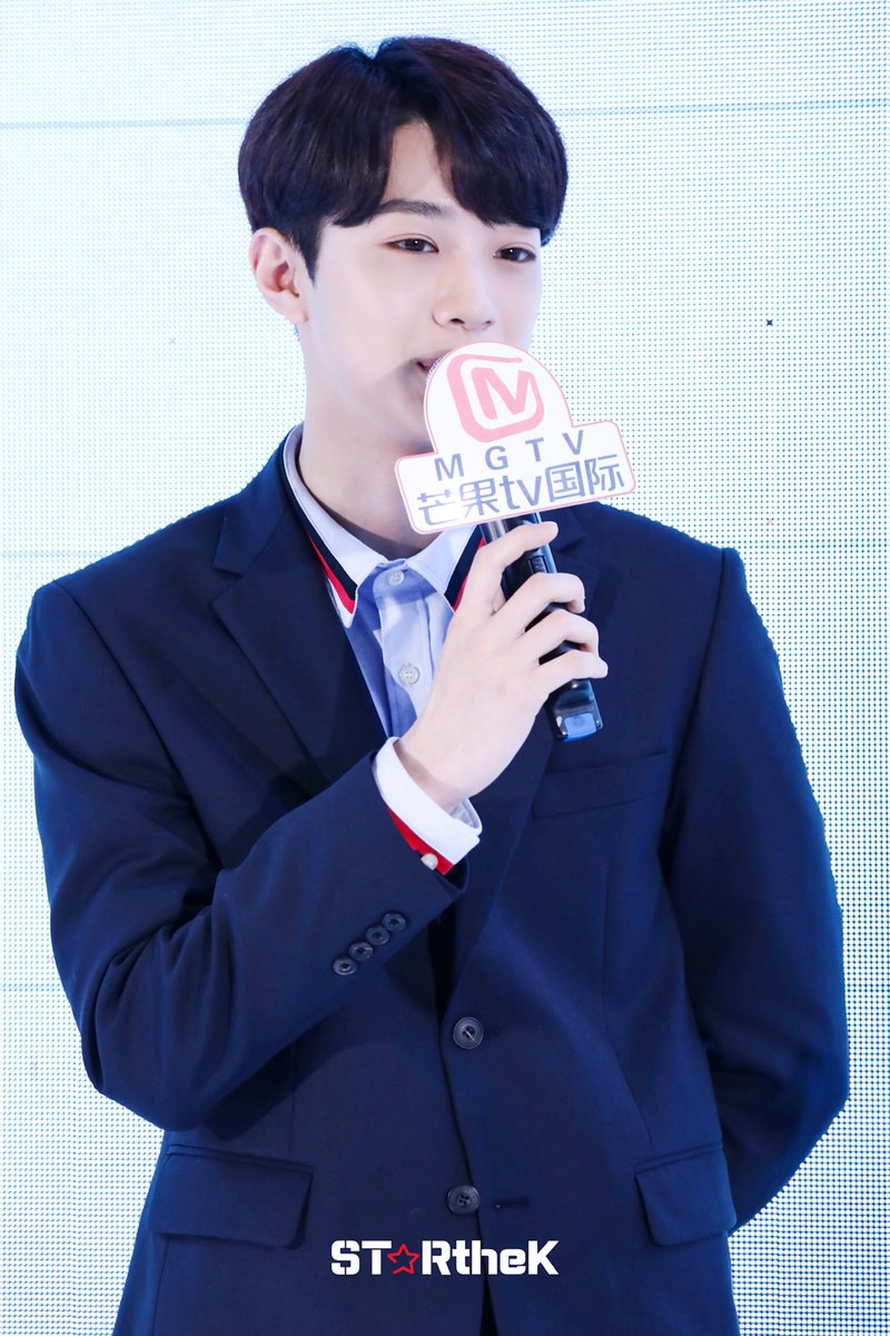 rthe_k's tweet photo. 【HD】‘매너남자’ 라이관린 【중국 망고 TV 국재 app】대변자가 되다. 오늘 홍콩에서 계약했다. #Laikuanlin #라이관린 #賴冠霖 @LAI_KUANLIN_twt https://t.co/FlSqeF1BaR