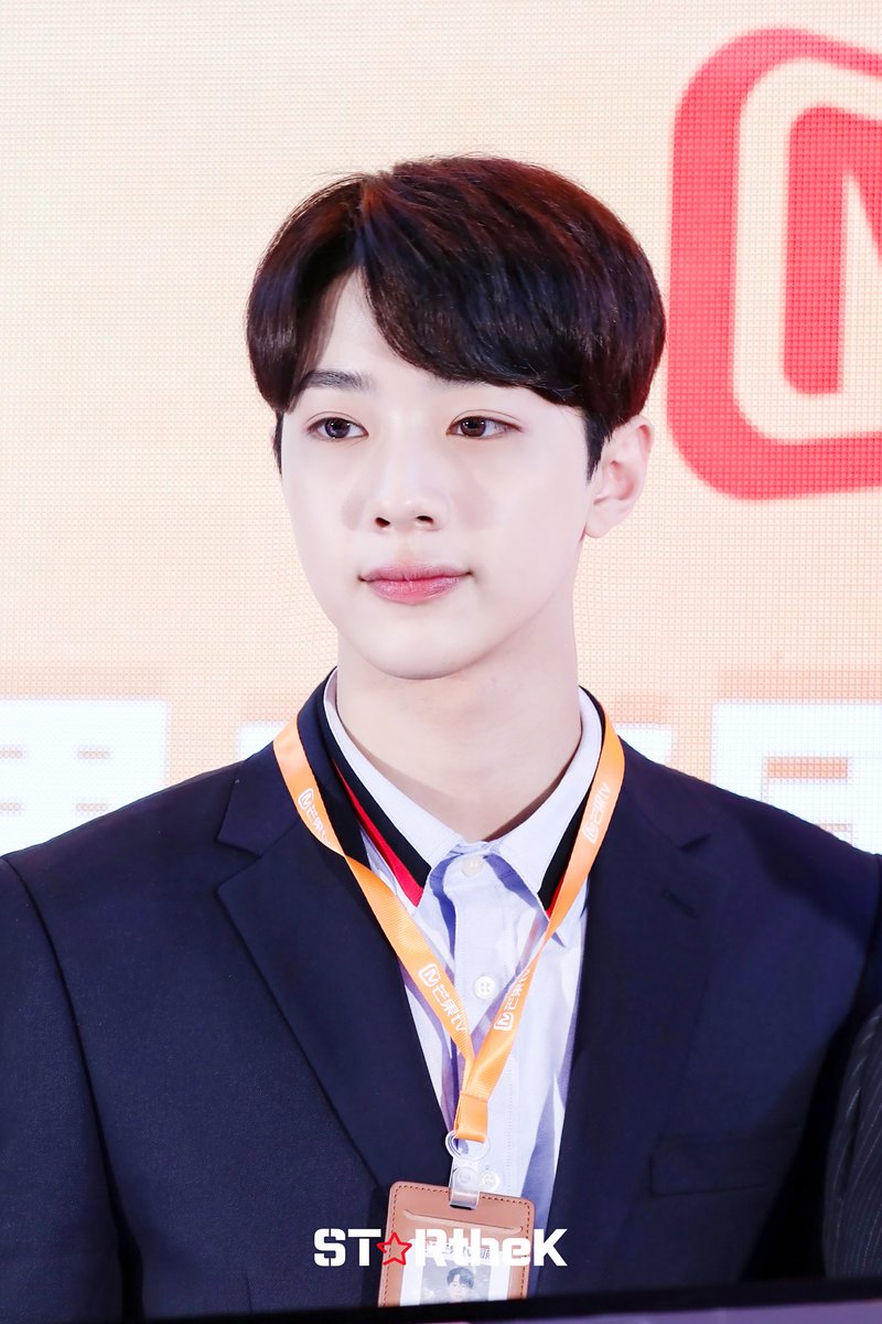rthe_k's tweet photo. 【HD】‘매너남자’ 라이관린 【중국 망고 TV 국재 app】대변자가 되다. 오늘 홍콩에서 계약했다. #Laikuanlin #라이관린 #賴冠霖 @LAI_KUANLIN_twt https://t.co/FlSqeF1BaR