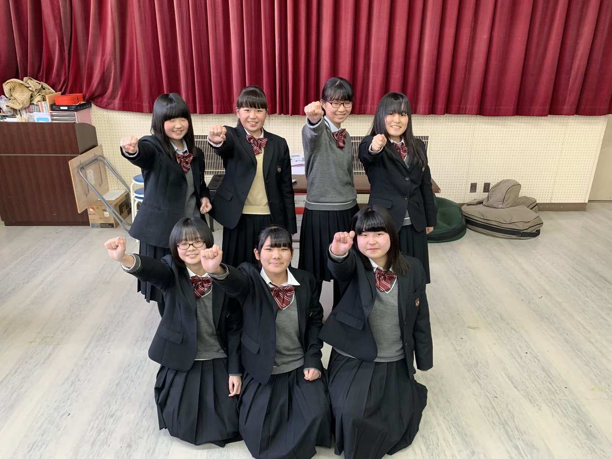 今日で定期演奏会１１日前になりました！

今日は公立高校合格発表の日でした!!!
狭山高校に合格した方おめでとうございます🌸

今日は1年生7人グループです📸

メンバーからの一言
『 初めての定期演奏会で不安でいっぱいですが、私たちの音を少しでも聞いて頂けるように精一杯頑張ります！』