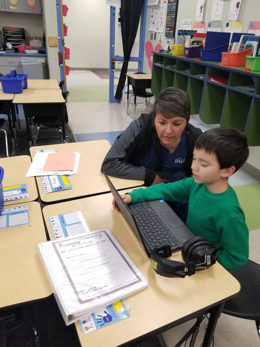 ecrossleader's tweet photo. Empowering students everyday•Student Led Conferences 2019• #itlead #itlearn #fortproud https://t.co/ZZvtbxOYeV