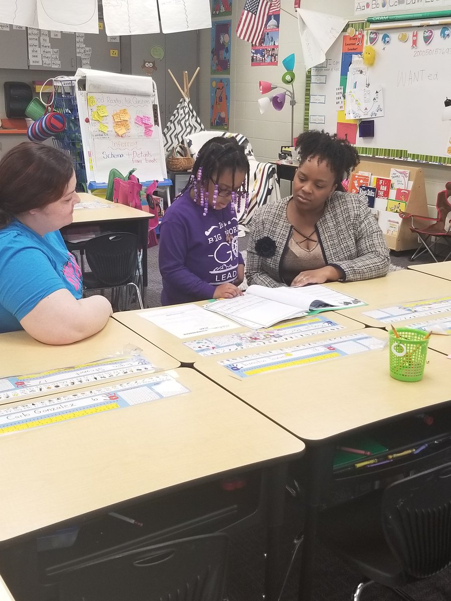 ecrossleader's tweet photo. Empowering students everyday•Student Led Conferences 2019• #itlead #itlearn #fortproud https://t.co/ZZvtbxOYeV