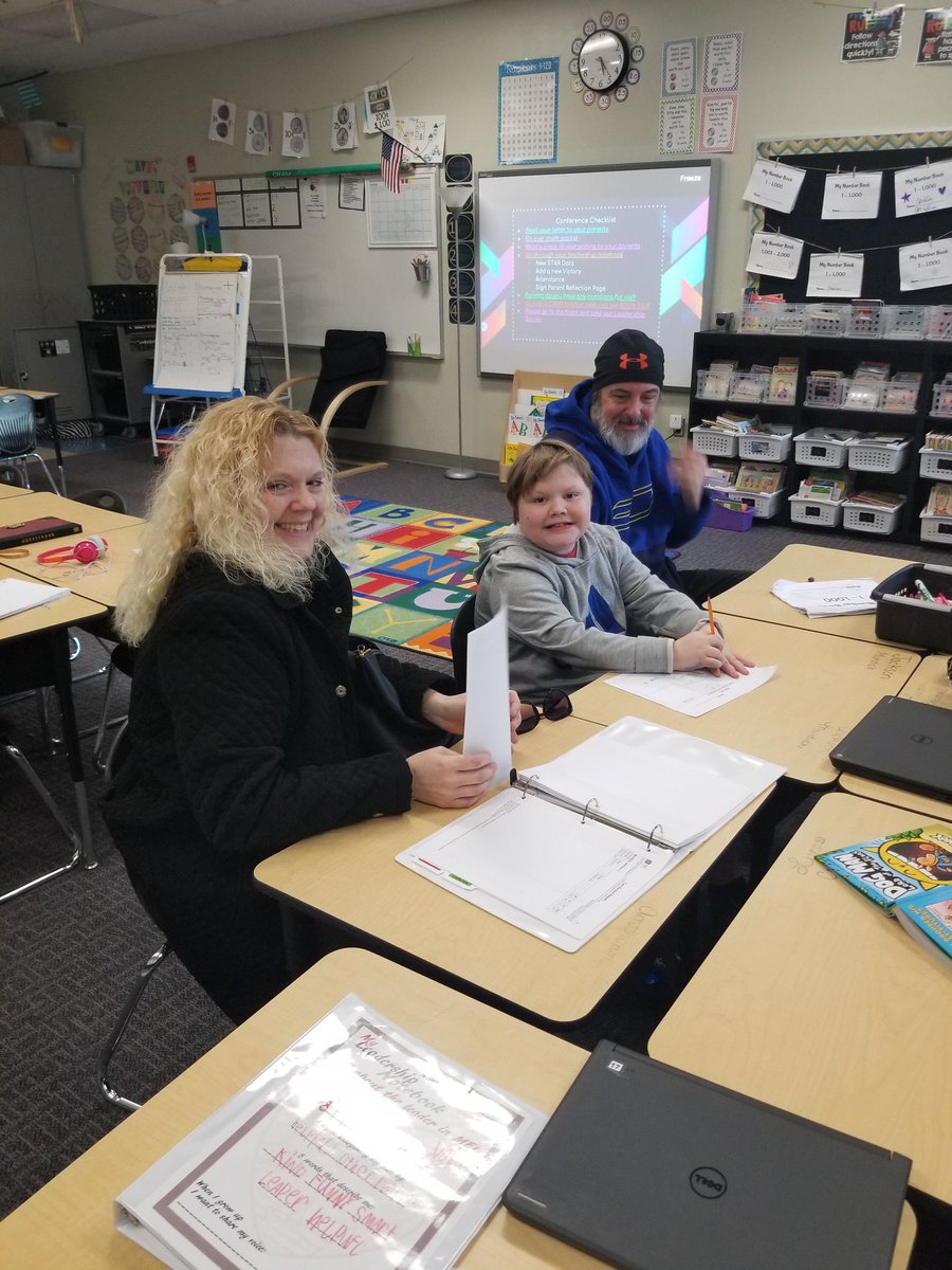 ecrossleader's tweet photo. Empowering students everyday•Student Led Conferences 2019• #itlead #itlearn #fortproud https://t.co/ZZvtbxOYeV