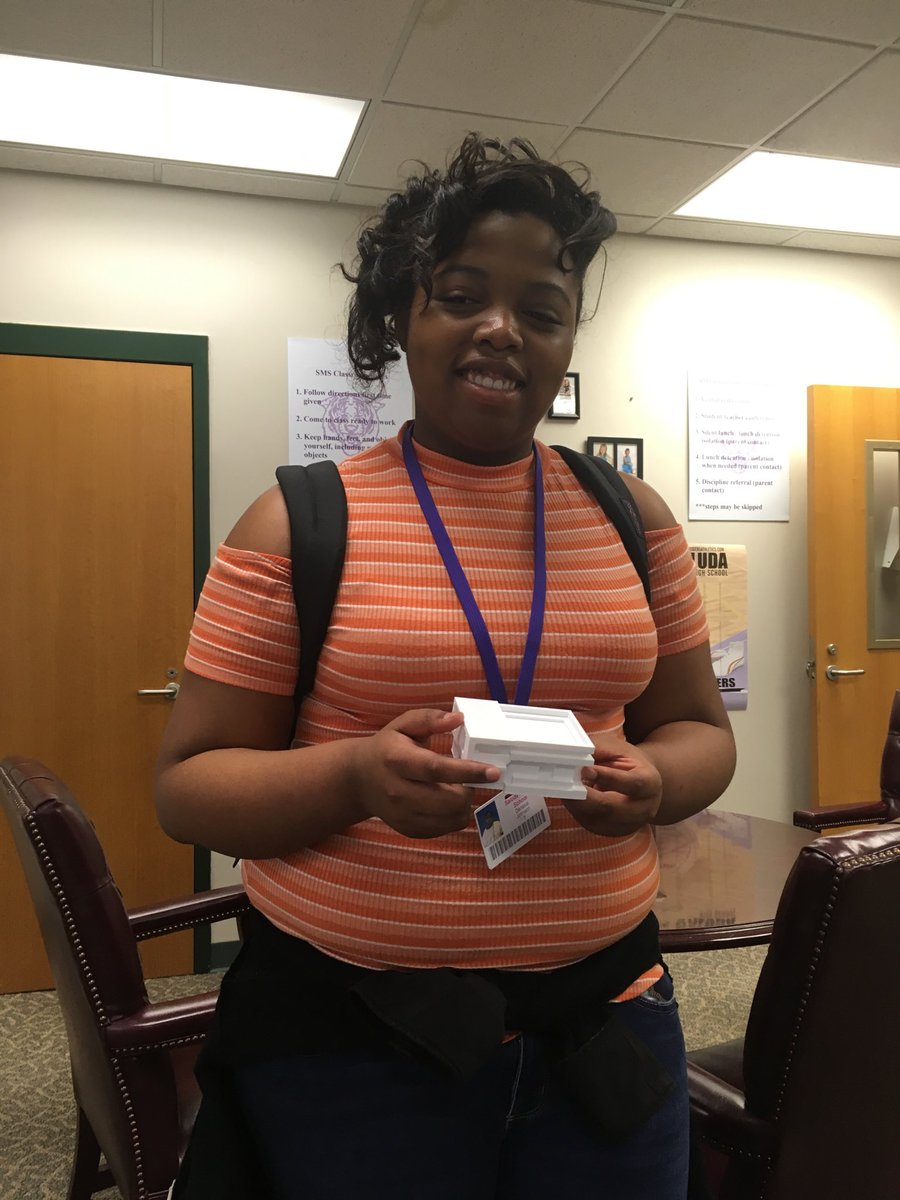 SaludaMiddle's tweet photo. So proud of our student creating her dream house with a 3D printer. #smsrules https://t.co/EAh7oq5RA6