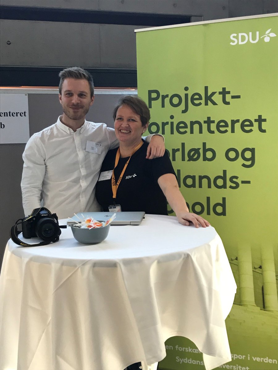 JuridiskInstitu's tweet photo. Juridisk Institut afholder i samarbejde med Juridisk Forening Juridisk Karrieredag og valgfagsmesse for alle jura- og erhvervsjura-studerende på SDU. Her kan de studerende møde repræsentanter fra en lang række private og offentlige virksomheder og myndigheder. #karrieredag #sdu https://t.co/JGjpXYK5nP