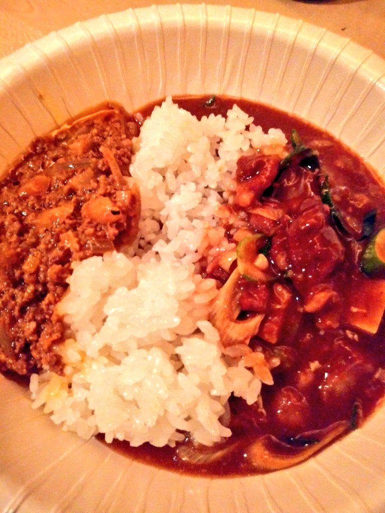tama_magharibi_'s tweet photo. ちょうどいいとこ見つけた🐾ミライヤで @Chissy717 Curry食べれるやつ😋🍛 https://t.co/YNFRtujVo0