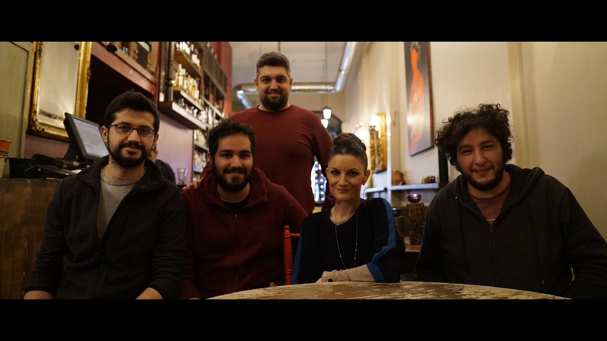 Bizon Murat Belgeseli kapsamında Jehan Barbur ile yaptığımız röportajdan kareler. Bu vesileyle kendisine bir kez daha teşekkür ederiz.
...
<a href="/barburjehan/">jehan barbur</a> <a href="/enginbehlul/">Engin Behlül</a> <a href="/bilalbayy/">Bilal Bay</a> #jehanbarbur #siyasiyabend #bizonmurat #cennettendegaripfilm