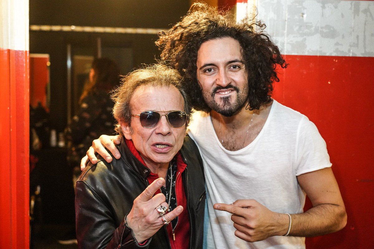 jeromekerio's tweet photo. Quand tu croises tes anciens collègues de radio dans les coulisses. #Philman 😎🤘🏼@ouifm https://t.co/fVxP1Bi99b