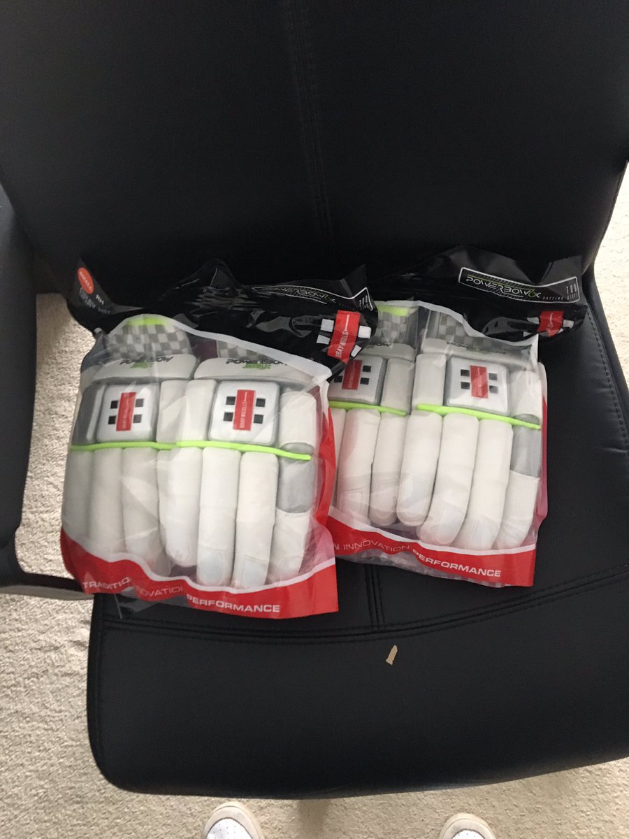 alanmus's tweet photo. Christmas coming in dribs and drabs #newgears #stillshite https://t.co/0Rj5Swp7Go