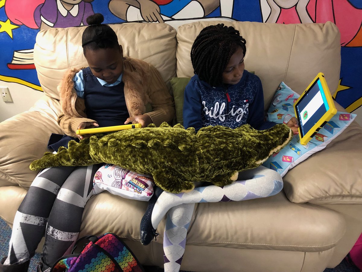 Everyone is reading in the library during morning activities, even crocodiles 🐊 
⁦<a href="/ChambersCharger/">Chambers Elementary</a>⁩ ⁦<a href="/Alief_Libraries/">AliefLibraries</a>⁩ #Aliefmission