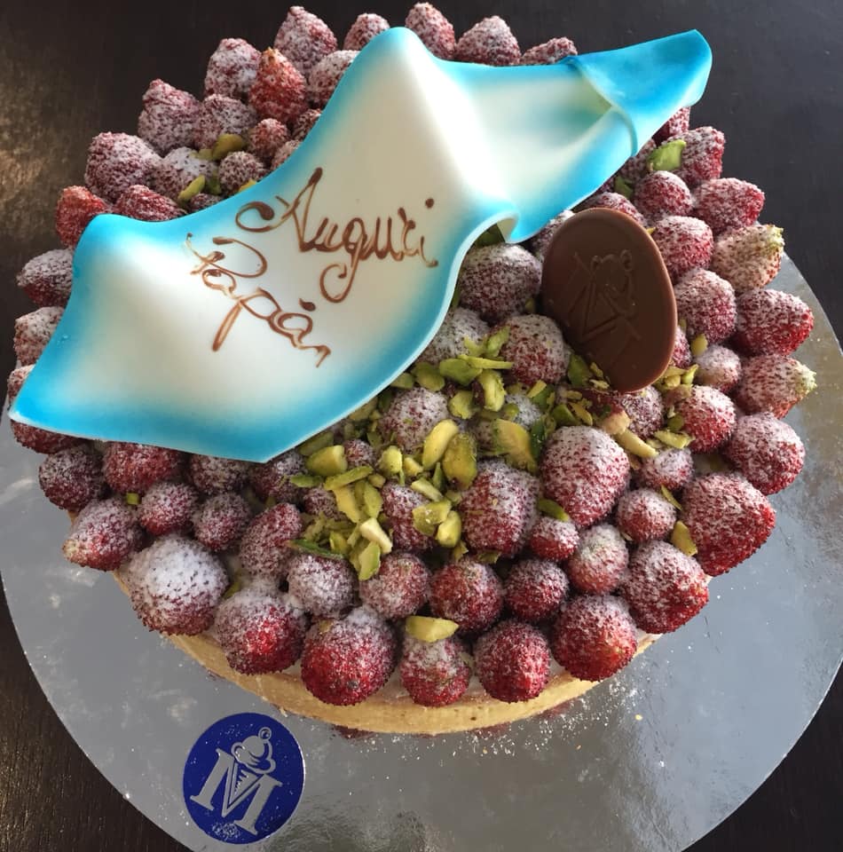 GranMoritz's tweet photo. Papà è colui che amiamo e che chiamiamo senza esitazione quando ci troviamo di fronte ad un dilemma.. Colui che dice sempre si ogni volta che la mamma ha detto di no... AUGURI A TUTTI I PAPÀ https://t.co/WvcwsA46KZ