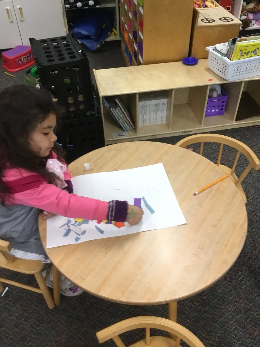 LMEKeri_Salway's tweet photo. We read the book, Three Hens and a Peacock, from @FountasPinnell Read aloud. These kinders are enjoying the art activity to respond to reading. #allkindsofsmart #creative https://t.co/NYn8pBfwV1