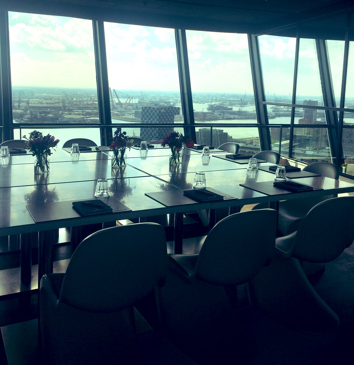 Vandaag schuift MEETINGS voor de Tafel van Rotterdam aan bij <a href="/Euromast010/">.</a>!