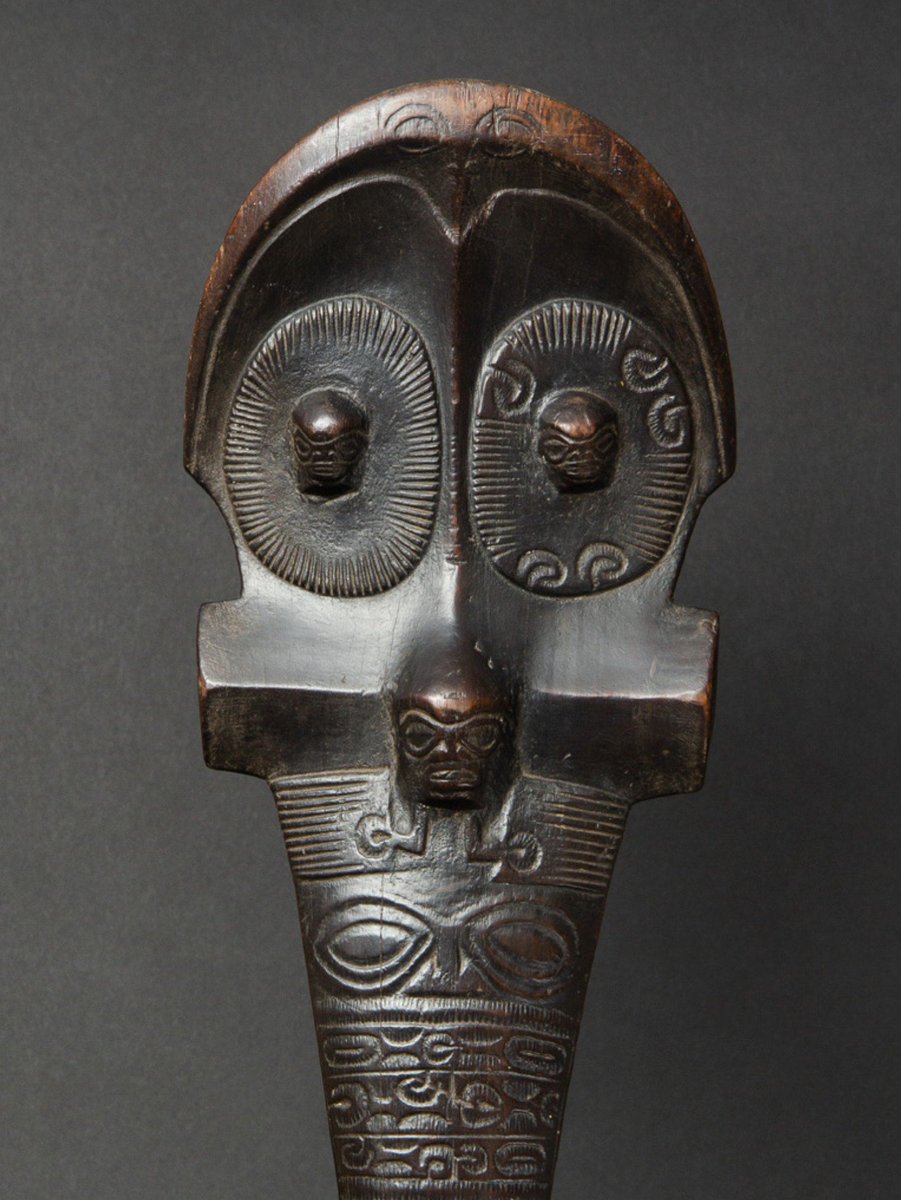 TribalArtMag's tweet photo. VOYAGES... Du Pacifique Nord au Pacifique Sud sur les traces du Capitaine Cook. Une nouvelle exposition thématique présentée par la @GalerieFlak au @padartdesign Paris du 3 au 7 avril et pour @ParisTribal du 10 au 14 avril. Le catalogue en ligne sera disponible le 3 avril! https://t.co/N8QRDmC0Tt