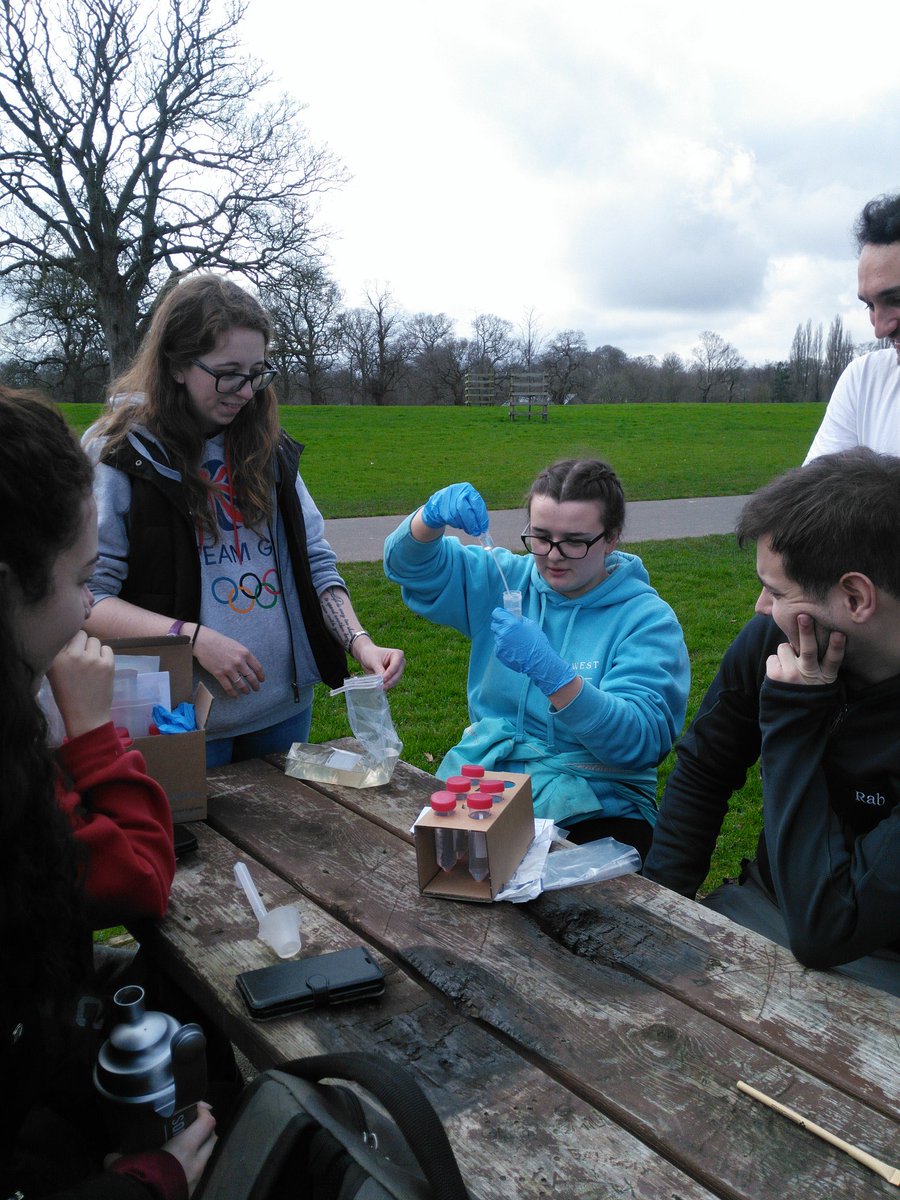 Water eDNA sample survey at Markeaton Park with @DerbyUni Ecological Consultancy students #6BY513 #thisisourclassroom