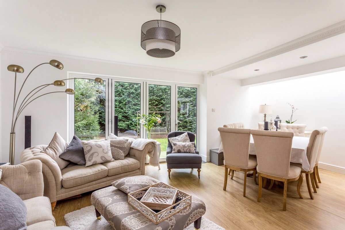 HamptonsMhead's tweet photo. BEAUTIFUL DETACHED FAMILY HOME IN #BURNHAMVILLAGE
#4bedrooms #3bathrooms #culdesac #garage #privateparking #superbpresentation #commuterstoPaddington Burnham &amp; Taplow (1.5 miles approx) #burnhamgrammarcatchment #burnhampropertiesforsale https://t.co/fbHTp0j3d2