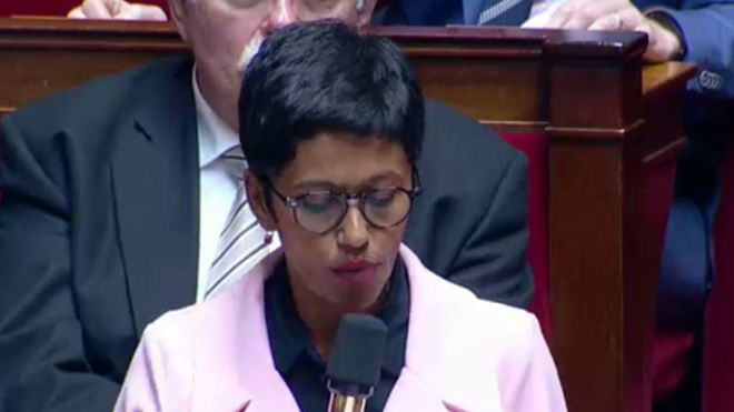 la1ere's tweet photo. ➡️ Assemblée nationale, Ericka #Bareigts : "Je voudrais dire au collègue #Lassalle pour ses remarques genrées vers la ministre de la Santé, personnellement en tant que femme je n'admets pas" ⤵️⤵️
https://t.co/1pIUZRR8Az https://t.co/sf4VLuP9fN