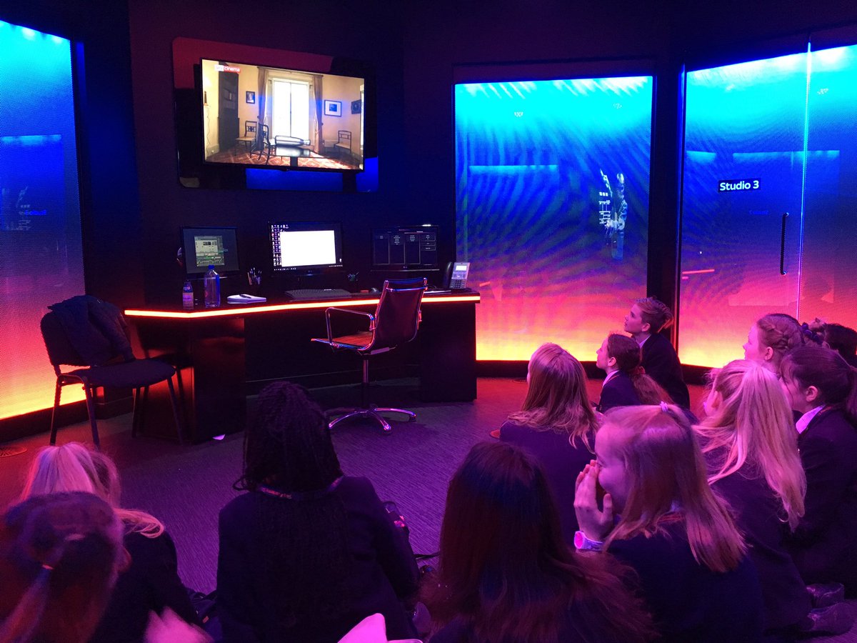 HawthornsHist's tweet photo. Year 8 had a great time at @SkyAcademy - budding film-makers! @HawthornsEng https://t.co/GETFPOC9Pc