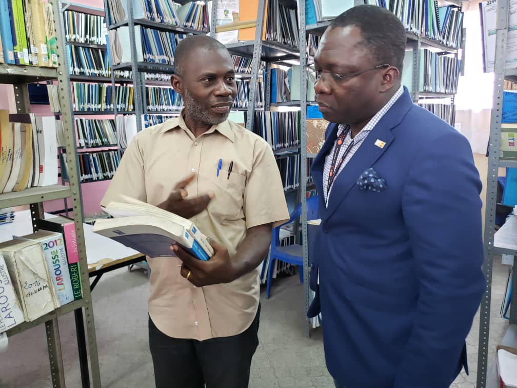 SennenHounton's tweet photo. Why is @UNFPARDC expanding its 🤝 with #IFASIC the main school of com sciences in #DRCongo ? 1) next generation of media &amp; com will know about @UNFPA and champion #SRHR 2) 90% of the 3,000 students are young girls with #SRH needs we can meet. HIV test, FP https://t.co/gHd45zIr96 https://t.co/iCrsq5bEP9