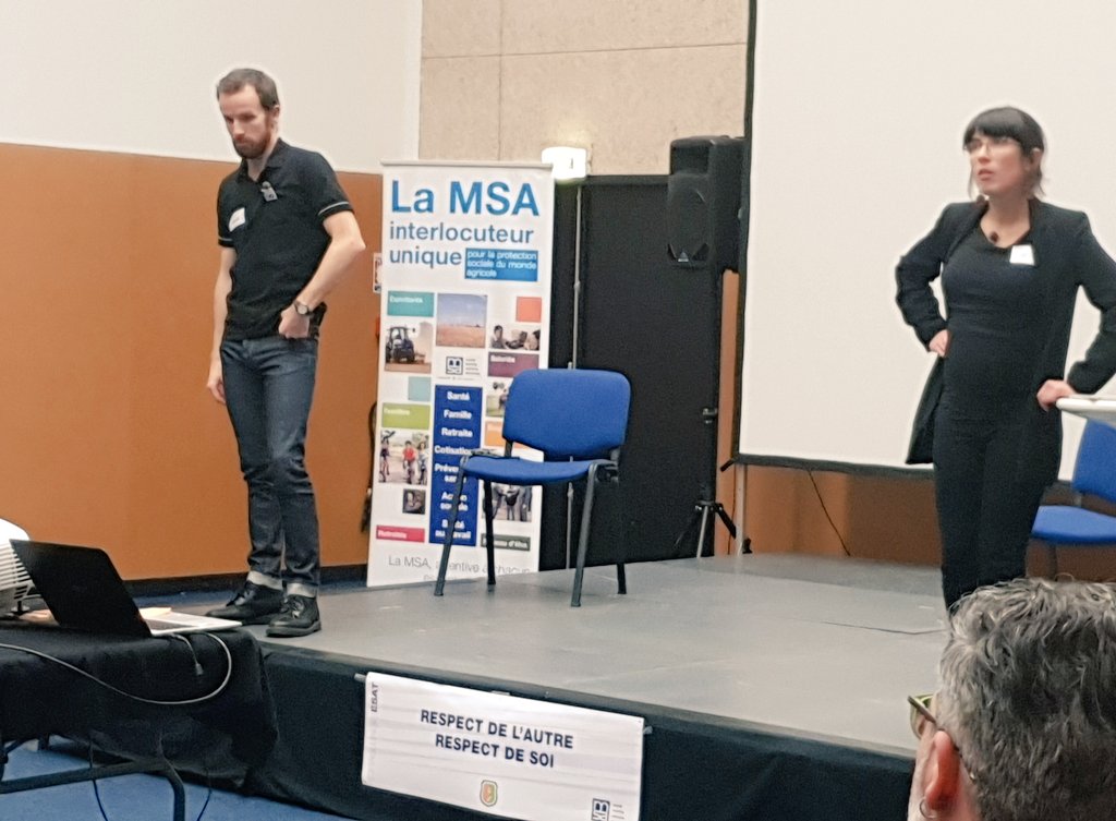 msa_armorique's tweet photo. Le #challengeESAT 🛡, c'est aussi l'atelier "#Respect de soi, respect de l'autre" 🗣🗯, animé dans la bonne humeur par la troupe de théâtre @infiniimpro https://t.co/jJOxEi9yEs
