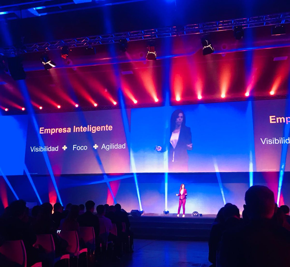 Clau_Boeri's tweet photo. "Las empresas inteligentes son las que pueden gestionar a través de los datos, obteniendo visibilidad, foco y agilidad" #SAPNOWArgentina #ASUGSummit https://t.co/J7TyK0xYJB