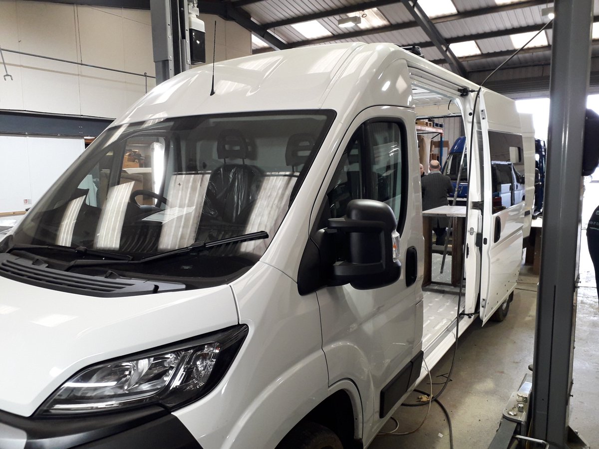 DSFireBen's tweet photo. Exciting progress with the new Incident Command training vehicle, to support localised development and assessment of our Commanders, first fit well under way! #T4C #Assertive #Effective #Safe @DSFireUpdates @XVRsimulation @gmcoachwork01 @FocusedVisionAV https://t.co/ETO5TZOkMW