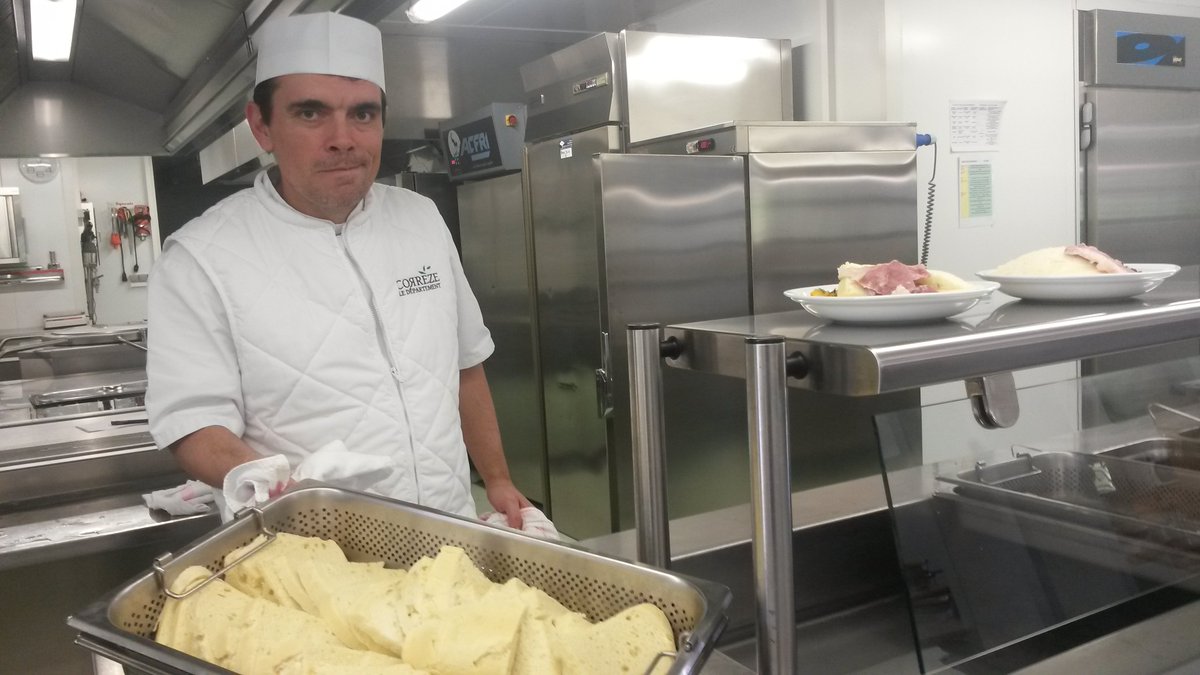 totemJacquemin's tweet photo. -Y a vé quoi à la cantine ?
-du pain de mie..
--mais non petit de la mique...c'était de la mique @PascalCOSTE @Departement19  
#Colleges #Correze https://t.co/G5LPosB42O