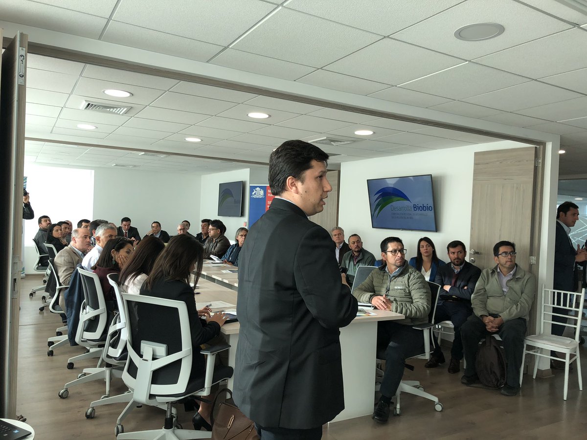 MH_BioBio's tweet photo. Tal como nos pide el Pdte @sebastianpinera trabajamos cada día para poner #ChileEnMarcha. Hoy realizamos seminario #Sicex y Exp de Serv en #Bíobio @jorge_ulloa @SubseHacienda @Min_Hacienda @Prochile_BioBio @desarrollabb https://t.co/DWfHv6WxLO