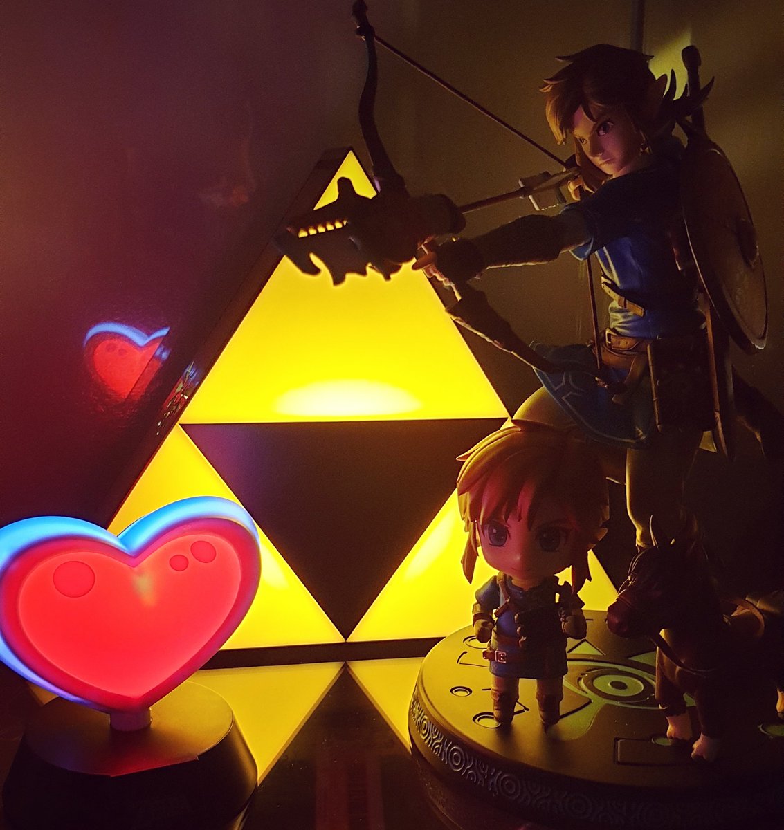 titania_tifa's tweet photo. The Legend of Zelda Heart container heart โค๐ฅฐ #nintendoswitch #3ds #wii #videogames #thelegendofzelda #zeldafan #linkstatue #zeldaocarinaoftime #linkfigure #zeldaedition #gamer #zeldatwilightprincess #heart #zeldalamp #love #zeldacollection #breathofthewild #lamp #triforce https://t.co/cEPZBhLWpK
