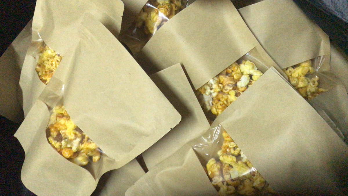 hrithfirdaus's tweet photo. Salam geng, aku ada buat bisnes Popcorn Caramel kecil-kecilan. dengan harapan korang dapat support bisnes aku ni. Moga dimurahkan rezeki aku dan korang juga . Tolong Retweet untuk hebahan ye. COD area Muar/Pasir Gudang shj https://t.co/yAPS3iS0CF