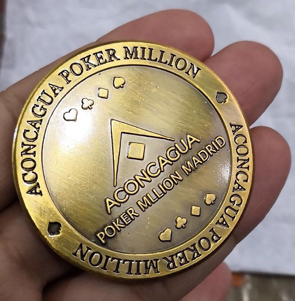 Mr Donkas trabajando en el merchandising exclusivo que se ofrecerá en los eventos patrocinados por <a href="/AconcaguaPokerE/">Aconcagua Poker España</a> 😉

Cubrecartas edición <a href="/poker_silver/">Silver Poker Series</a> 
Cubrecartas edición 🏔️Aconcagua Poker Million🏔️
#aconcaguapoker @poker_golden