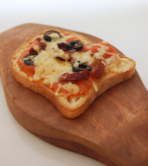 allergiesuper's tweet photo. Tijd voor een glutenvrij en fodmap arm pizza feestje? Lekker met @schaergf brood! Kijk voor recept:
https://t.co/AqOK91Tt1h https://t.co/SxwNUmXodC