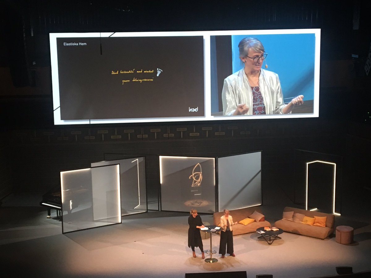 Just nu på #Arkitekturgalan2019: Kods chefsarkitekter Sanna Hederus och Åsa Kallstenius presenterar Elastiska Hem. Hur utvecklar vi boendet och ger möjlighet för människor som vill leva mer resurssparande, delande och inkluderande? #arkgala2019 #arkitekturgalan #elastiskahem