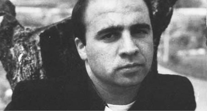 "Per amore del mio popolo non tacerò": 25 anni fa la camorra uccideva #donPeppeDiana. Oggi il suo messaggio è vivo nell'impegno di tante ragazze e tanti ragazzi che si ribellano alle mafie. Nella lotta per la legalità non arretreremo di un centimetro, mai