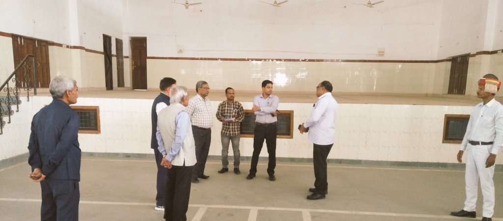 CdoKanpurDehat's tweet photo. मुख्य विकास अधिकारी द्वारा लोकसभा सामान्य निर्वाचन -2019 को सकुशल एवं शांति पूर्ण संम्पन कराये जाने हेतु जनपद कानपुरदेहात के अकबरपुर डिग्री कॉलेज का निरीक्षण किया।मतदान कार्मिक तीन चरण में प्रशिक्षण प्राप्त करेंगे। @jsrana777 @DDehat @AjayDwivediIAS https://t.co/CyIYRJ3kUU