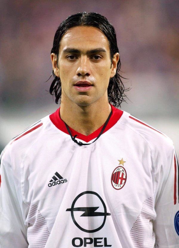 Happy Birthday to one of the great defenders , Alessandro Nesta!   