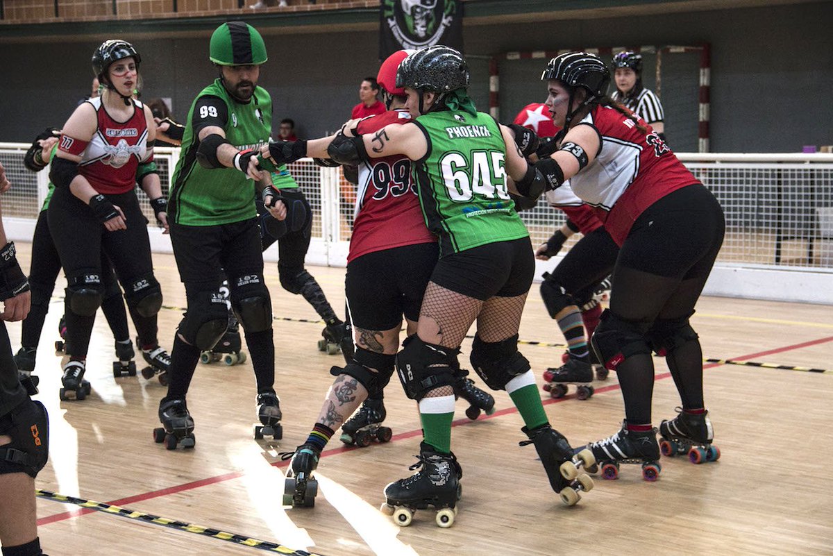 Fotos da pasada xornada de Liga Galega de #rollerderby 😍 Mais no noso #facebook facebook.com/pg/irmandinasrd Autora Iria Rodriguez #coruña #fotosdeldia #ligagalega