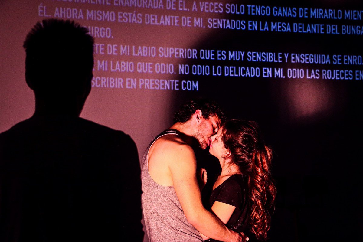 'Hasta las cosas que más queman y arrasan con todo, cuando se enfrían se vuelven ligeras y llenas de huecos'.

#Fumarolas, un intento primitivo de comprender qué es el amor y cuáles son nuestras fumarolas. 

22 - 23 MAR
bit.ly/2Y24Dg3