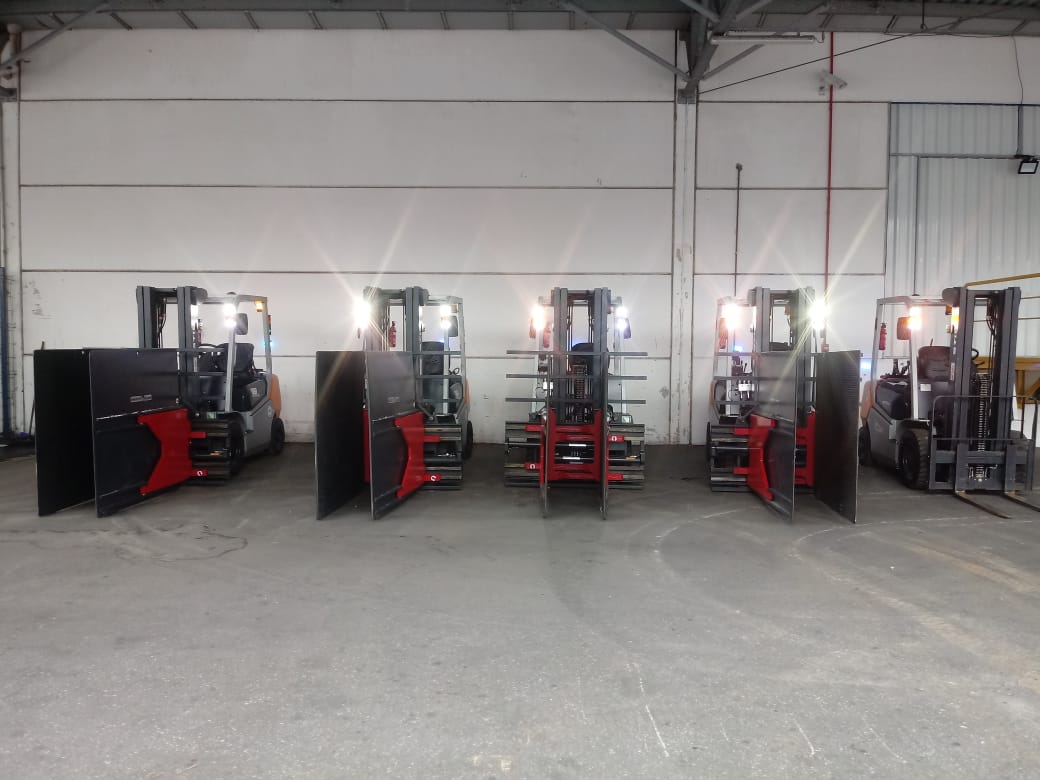 sibpogroup's tweet photo. Saur presenta al mercado su familia de garras para la línea blanca. La garra hidráulica y la garra basculante llegan con capacidad para hasta 2.000 kg y apertura de los brazos de 500 a 2480 mm.  Visite nuestra web https://t.co/ukXoo41GUy https://t.co/DJY9Fqj8Gy