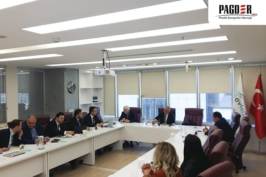 pagder1969's tweet photo. Kurucu üyesi olduğumuz Ev ve Mutfak Eşyaları Federasyonu/EVFED yönetim kurulu toplantımızı gerçekleştirdik.
#pagder #plastiksanayicileriderneği #dışticaret #koplas #organizasyon #evfed #zücder #mobsad #pasder #tusid #yönetimkurulu https://t.co/9TTmeN3rWV