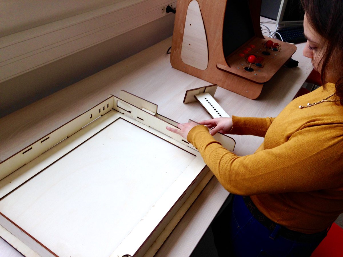 edulab_r2's tweet image. Ahlem, en stage à l&apos;Edulab vient de monter les premières pièces du futur studio #Mobidoc . 

Il sera en test aux @LesChampsLibres très prochainement entre autre à la Mezzanine, aux RDV4C ou encore à la &quot;petite visite&quot; de l&apos;exposition Umbra urbe.