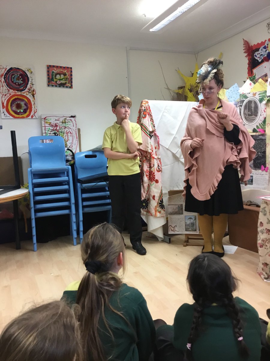 MissCunnRSW's tweet photo. Rowan are having a great art session with our very own "Marrianne North" @R_S_Wood https://t.co/TFQHK1INPA