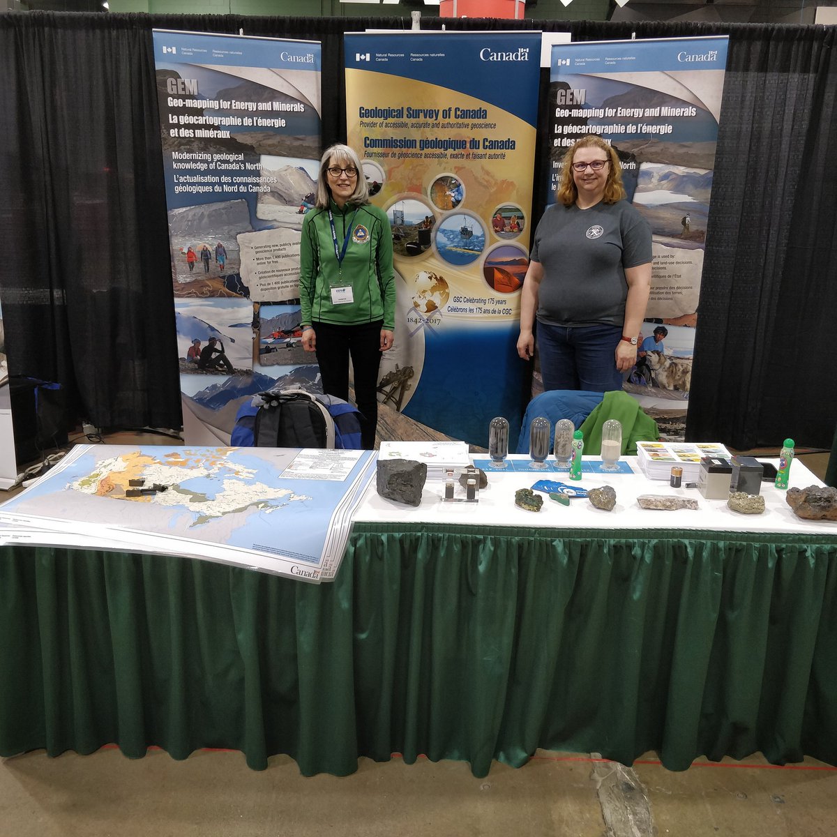 crazyyccanuk's tweet photo. Last day to learn more about our geosciences @ESfS_canada  #ESfS2019 . Come check out the @NRCan @GSC_CGC Calgary booth to learn about energy in Canada and minerals mined here that are used in rechargeable batteries. #scienceforall @Glenn_A_Mason @LebelGeo https://t.co/8UH4jTfcAj