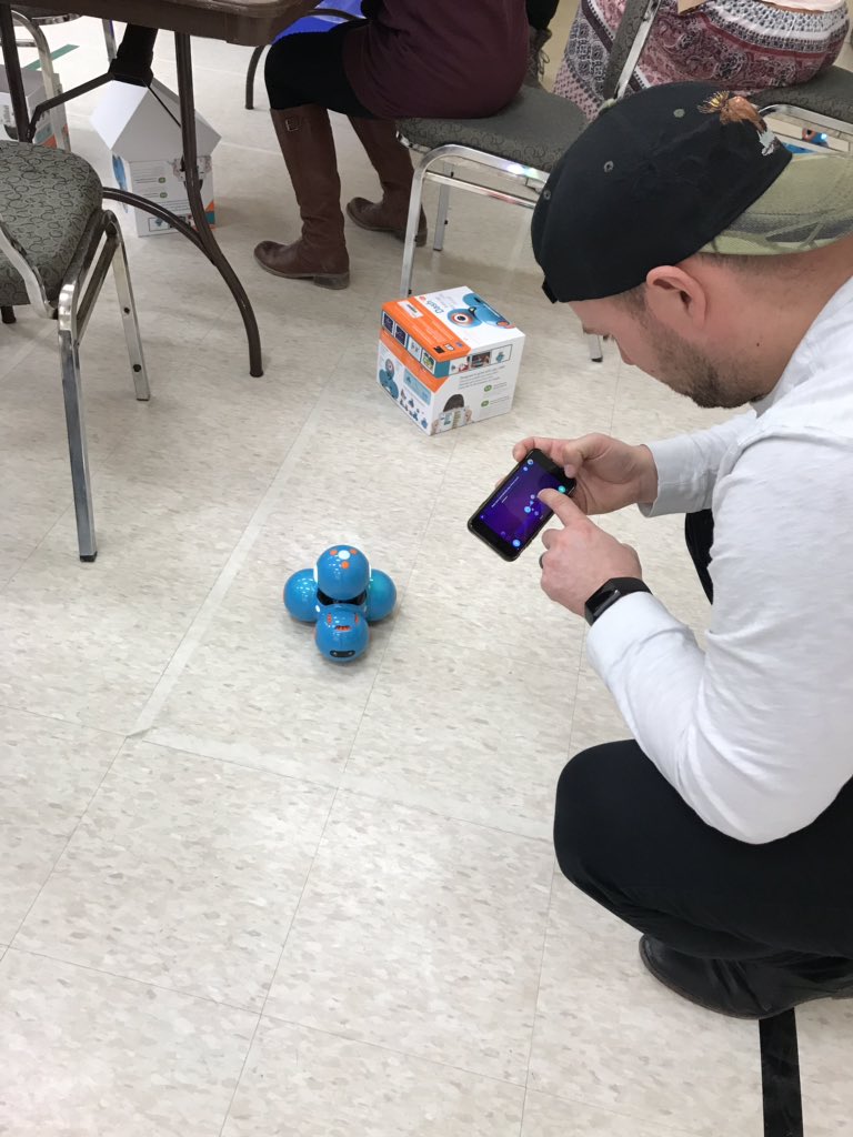 JenMcMaster1's tweet photo. Robotics at Upper Canada DSB today. @UCDSB @jodiebarrett_ https://t.co/hIwIoVZn1y