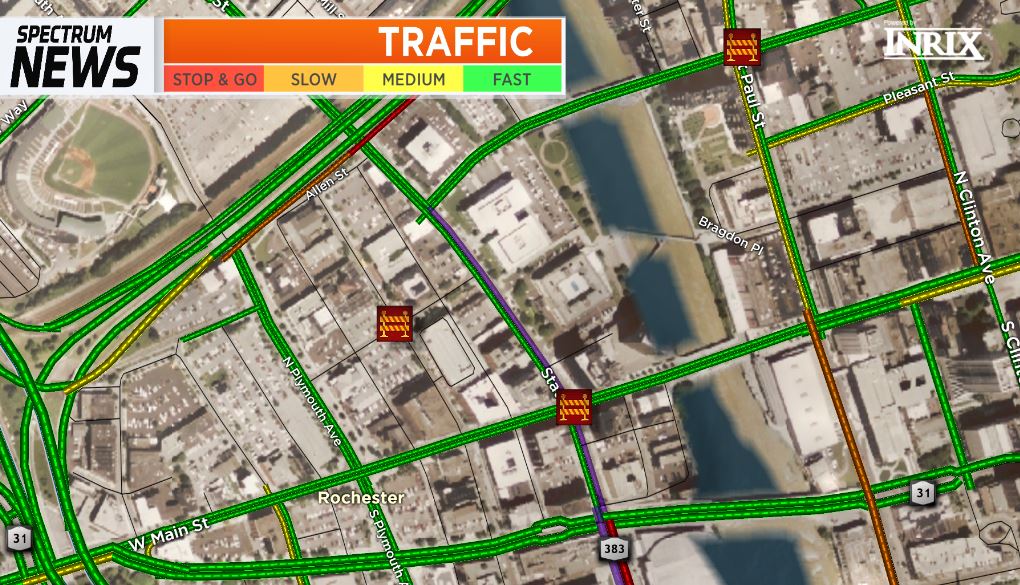 BarryVee's tweet photo. State St in downtown #Rochester is closed between Main St and the #Innerloop because of a bomb threat at the Federal Building. #traffic #YourMorningRochester #YMR @SPECNewsROC https://t.co/ILqU3MuG2d