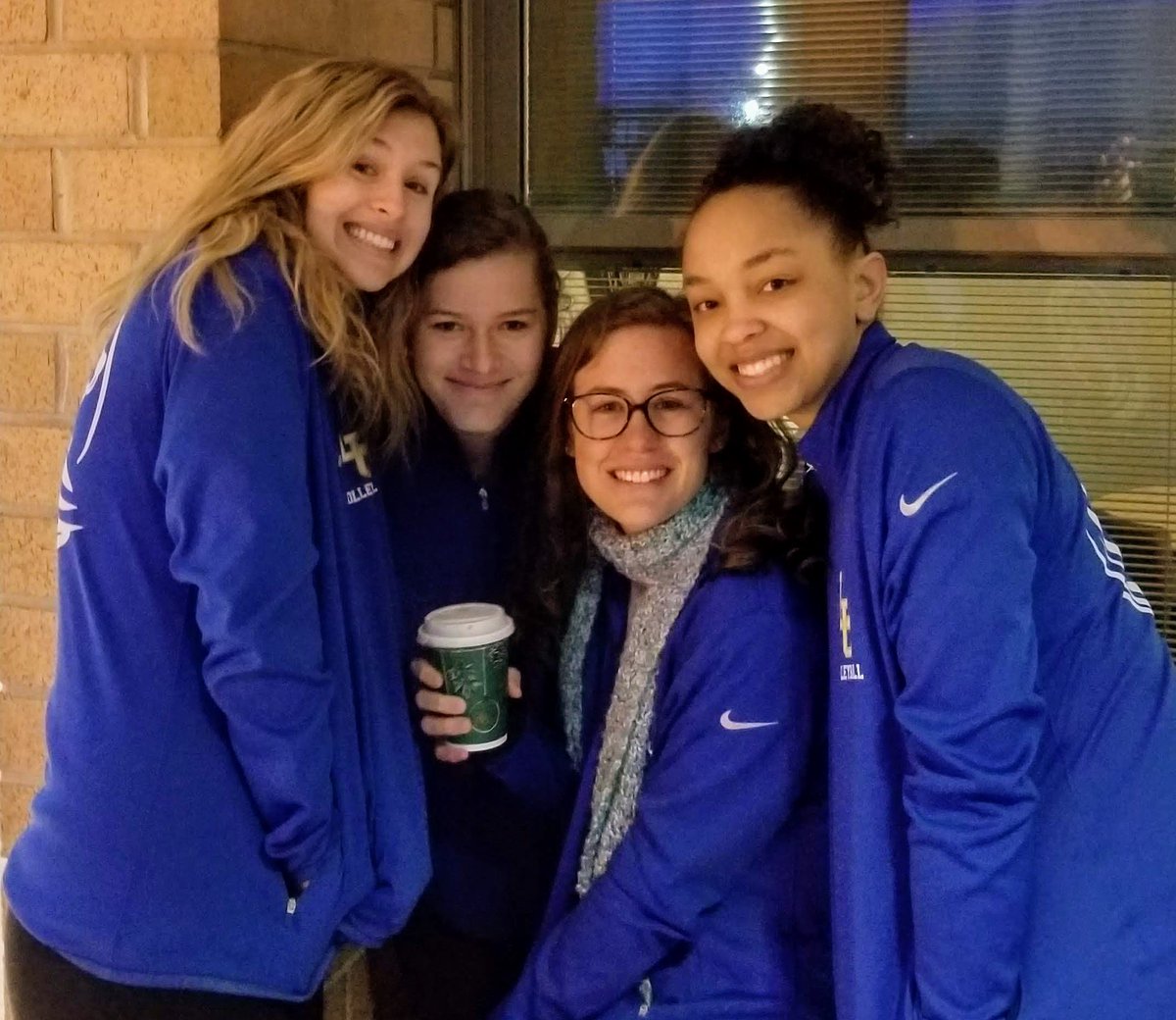 trackademics's tweet photo. Today a Reader; Tomorrow a Leader. @pinecrestpride was thrilled to once again have the student-athlete leaders of @LanderVBALL with us to greet our students and to serve as guest readers. They braved cold weather and brought us warm smiles! #cLawsUp #greathabitsmakegreatleaders https://t.co/875QNc1WNr