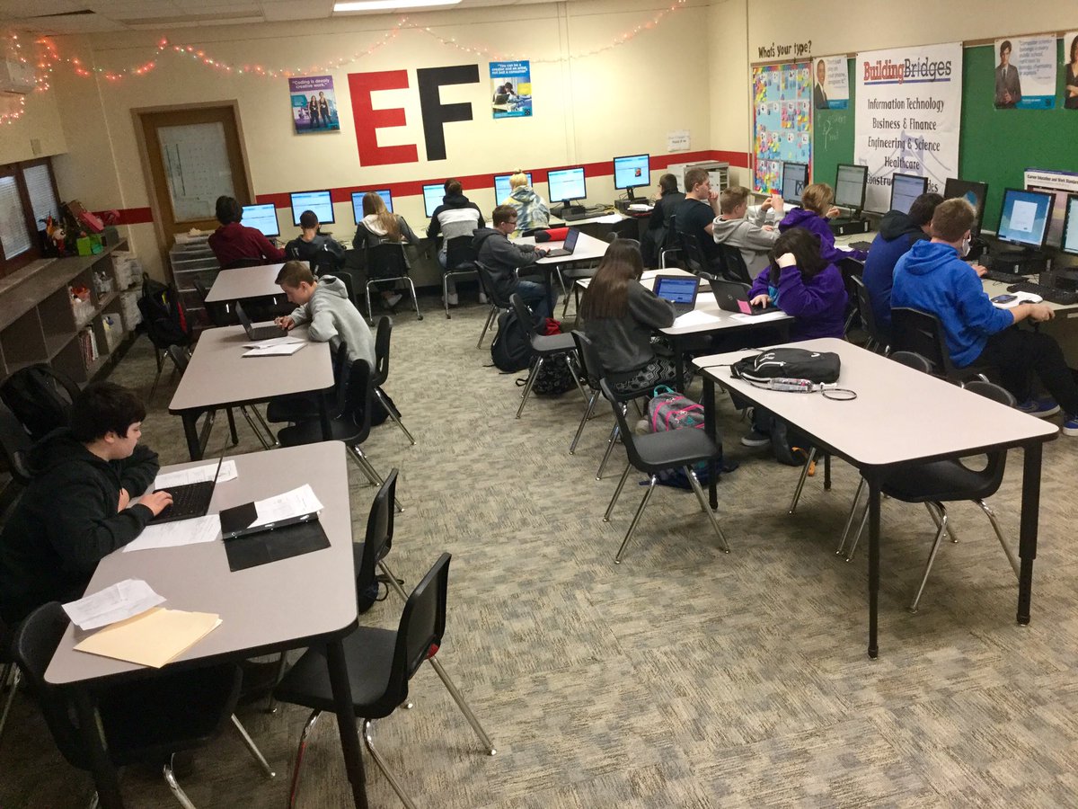 MrsKellyKearns's tweet photo. Relaxing morning making websites! 💻 #before8am @EFWarriors @codeorg https://t.co/HBOlBchTih