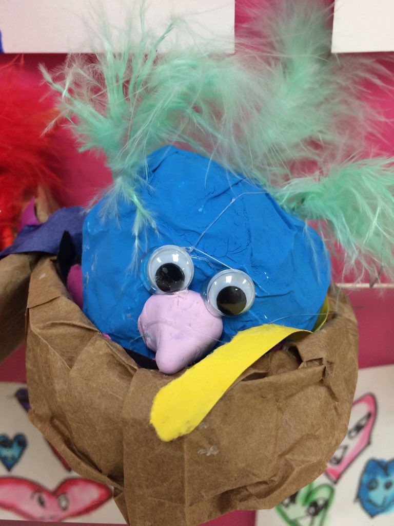 Joanmil90's tweet photo. Happy Spring from #fryelementary #futureready204 @laurel_hillman 1st Grade Art, paper mache bird sculptures. https://t.co/neCIq9pH4P