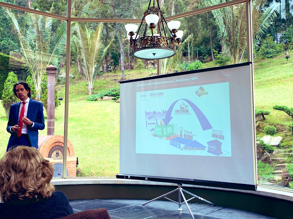 Leonardorodz's tweet photo. Marco Pastrana, Gerente General @Mitsubishi_Col habla de la importancia del Proyecto #SmartBlockEAN y el proyecto de medición dinámica ambiental #LiVECI que está desarrollando @indevos_RT de la @UniversidadEan https://t.co/S41NGV2QcD