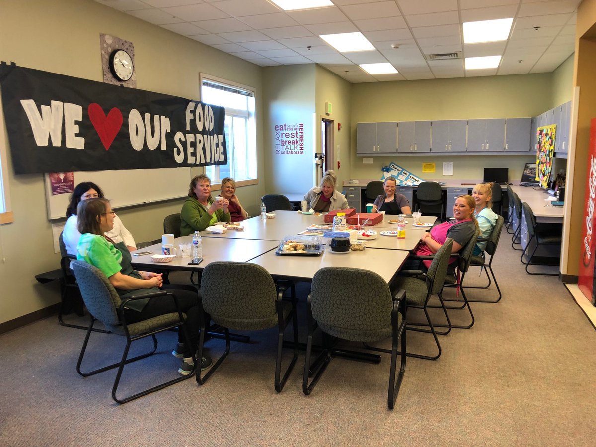 DavidStokke's tweet photo. EHS Leadership loves our Food Service Staff. Thank you https://t.co/d4mnXYHVsE
